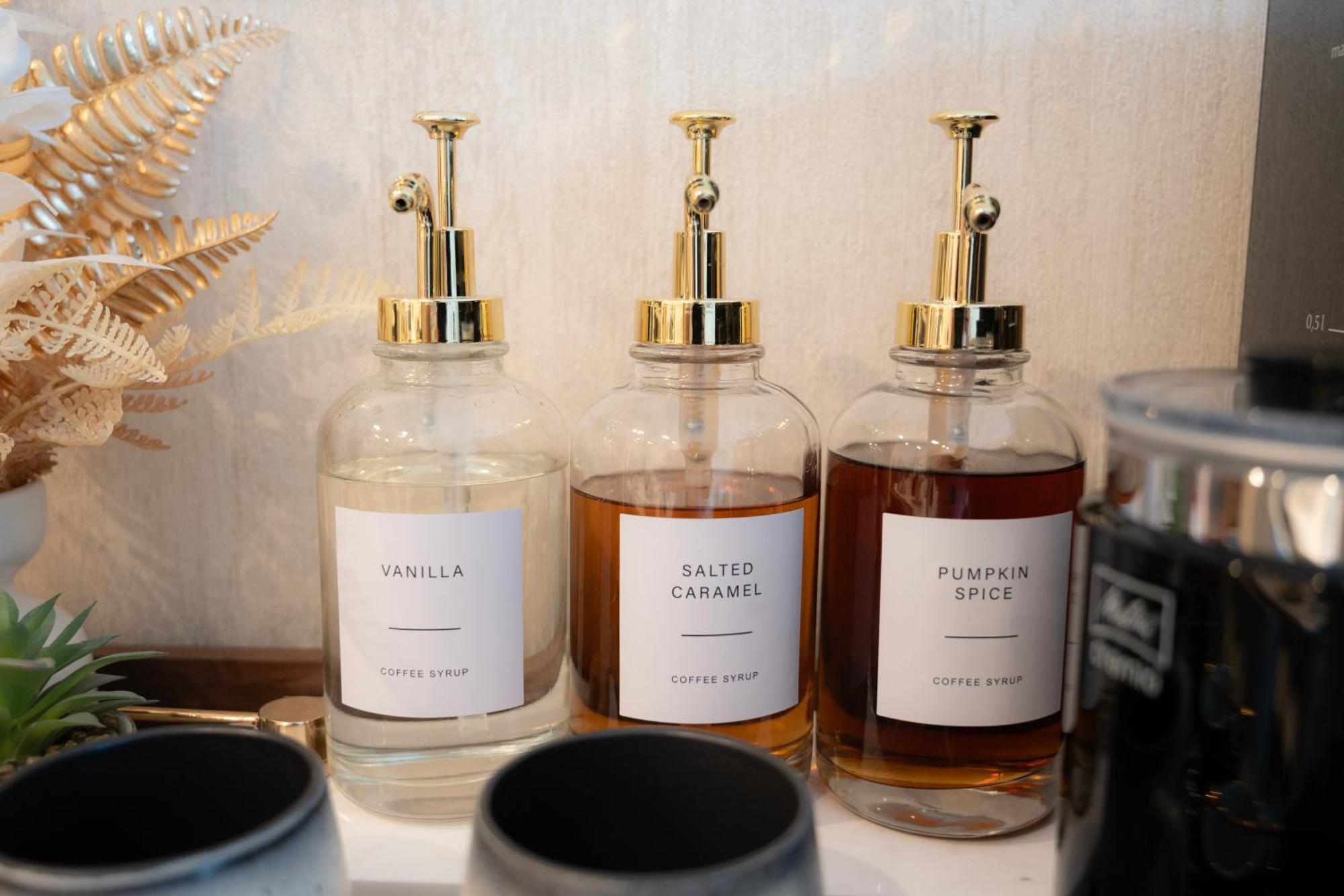 Urban Dreams - Brand New Boutique Burj Royale - Burj Khalifa & Mall Apartment
