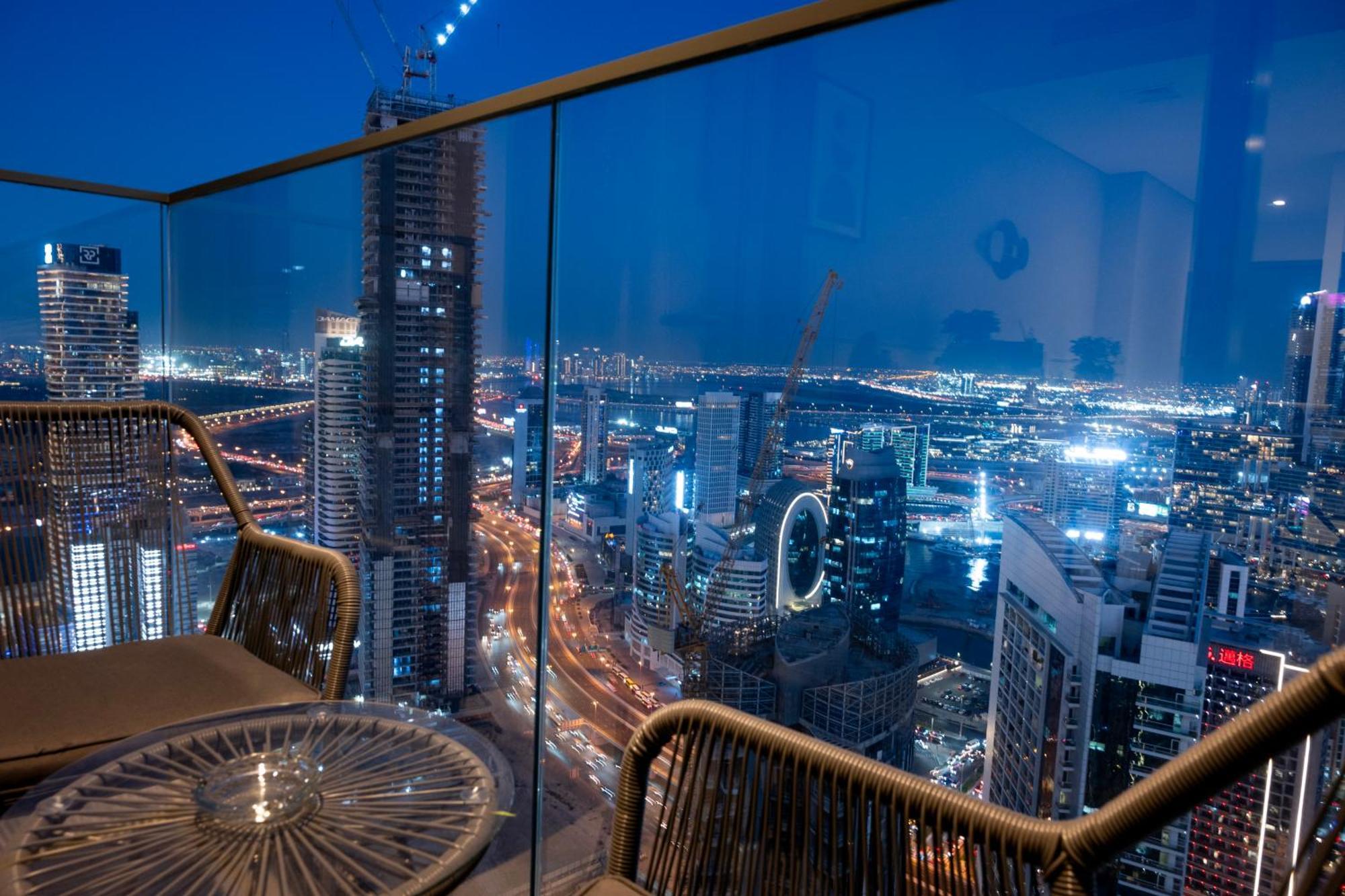 Urban Dreams - Brand New Boutique Burj Royale - Burj Khalifa & Mall Apartment